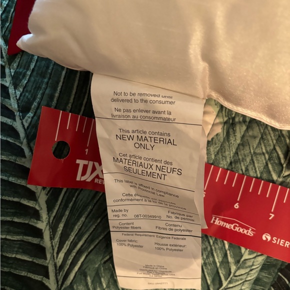 NW PIER 1 IMPORTS Christmas GIFT ACCENT PILLOW - Picture 12 of 13